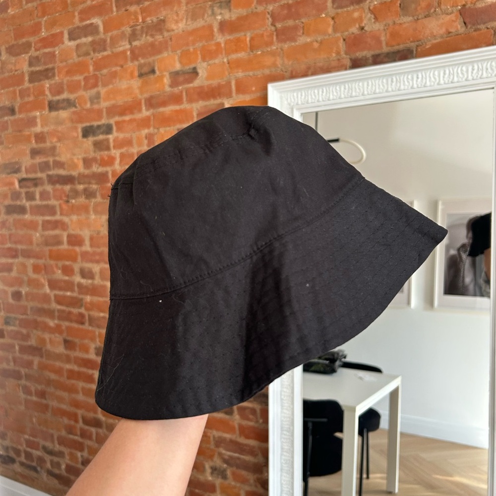 NWOT Oak + Fort Black Bucket Hat